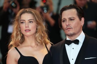 Image of Amber Heard and Johnny Depp at a public event.