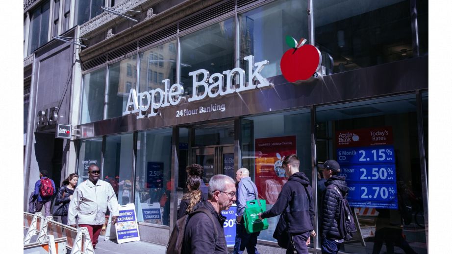 An Apple Bank in Manhattan in 2019.