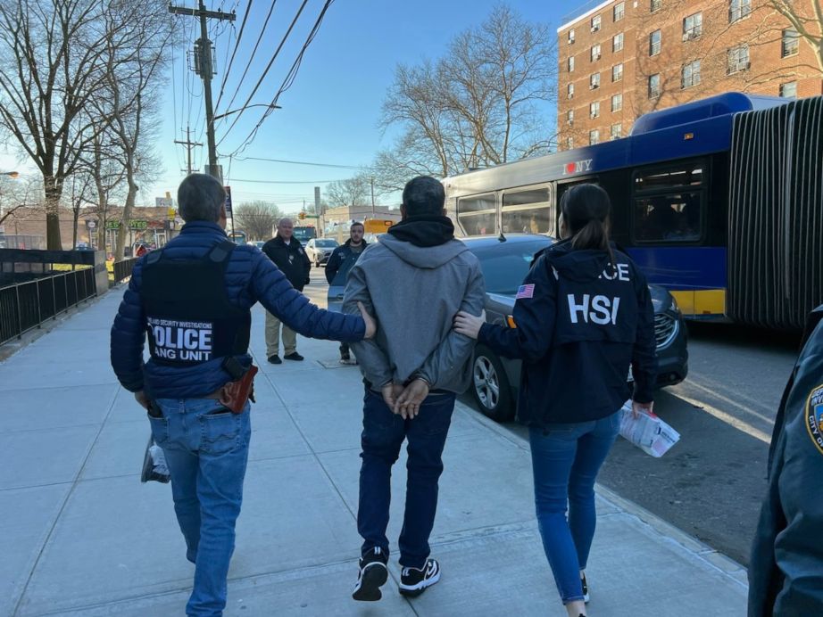 70 New York Public Housing Workers Arrested in Massive Corruption