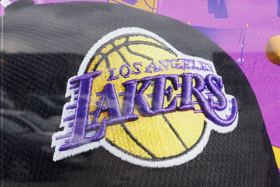 LA lakers logo on shirt