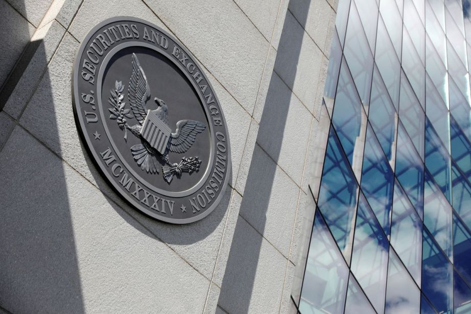 The seal of the U.S. Securities and Exchange Commission (SEC) is seen at their headquarters in Washington, D.C., U.S., May 12, 2021. (REUTERS/Andrew Kelly/File Photo)