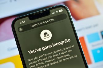 A smartphone screen displaying the "Incognito" mode notification from the Google Chrome browser, indicating private browsing.