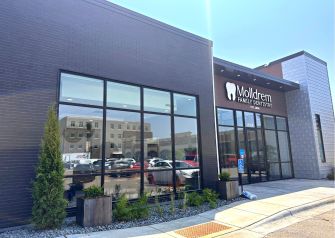 Exterior view of Molldrem Family Dentistry in Eden Prairie, Minnesota.