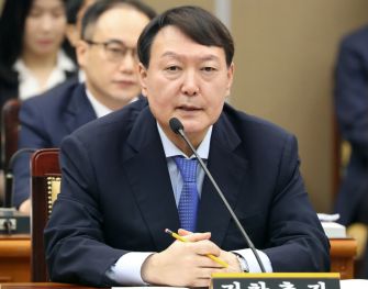 Assistant Attorney General Makan Delrahim and Prosecutor General Yoon Seok-Youl during a meeting on the antitrust memorandum signing.